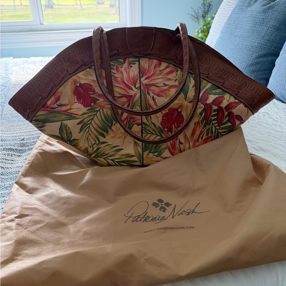 Patricia Nash Trope Dome Shoulder Bag & cosmetic set